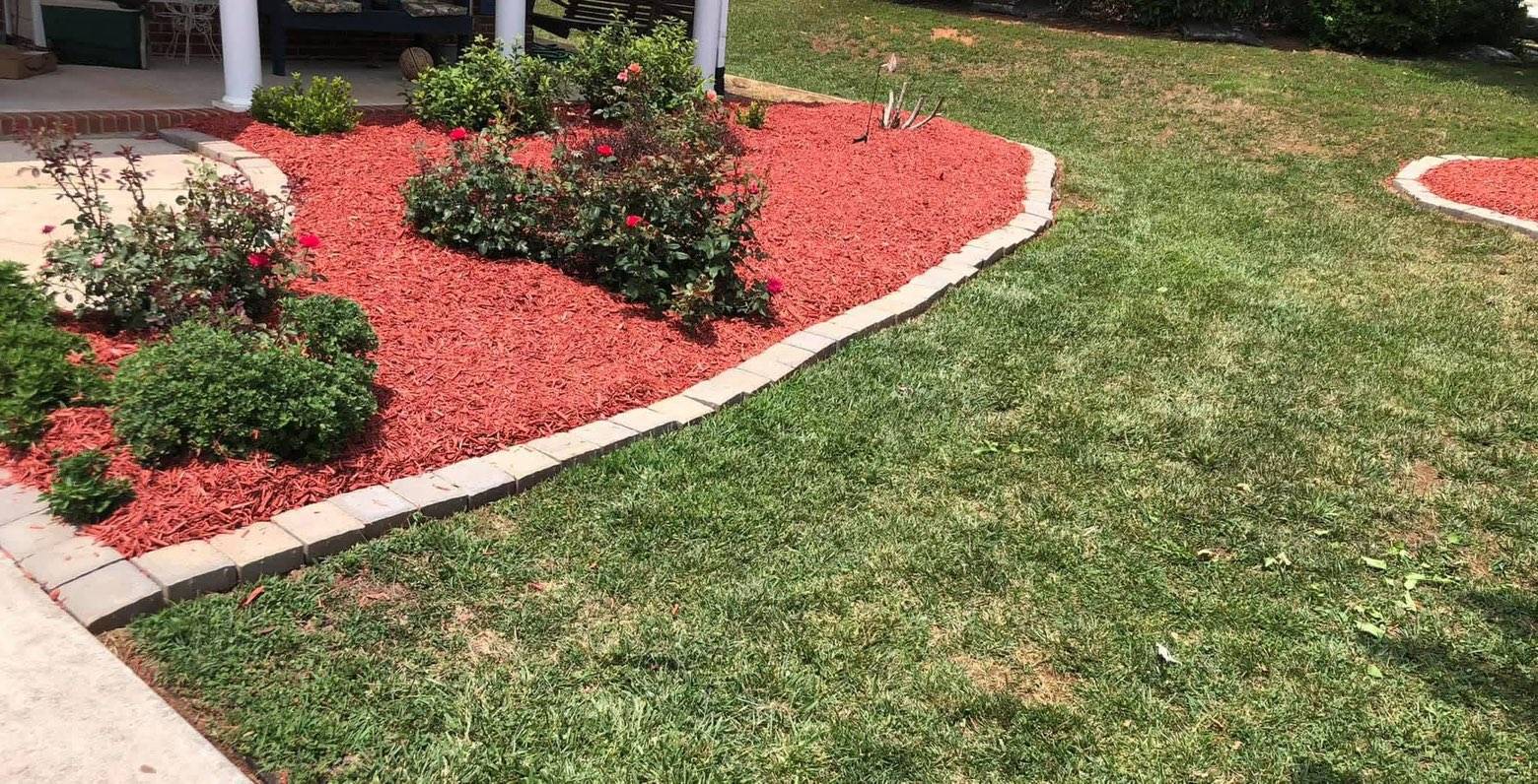 Mulch and bed installation: Photo 4